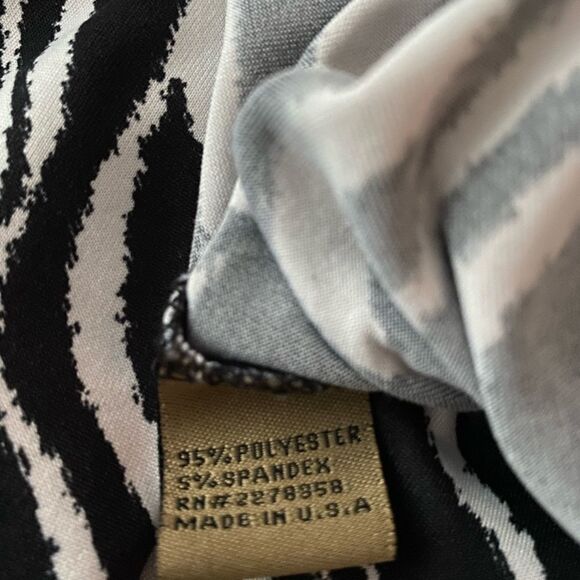 Peck & Peck Black White Ruched V-Neck Top | Slip-On Style | Approx Sz M - Picture 10 of 11